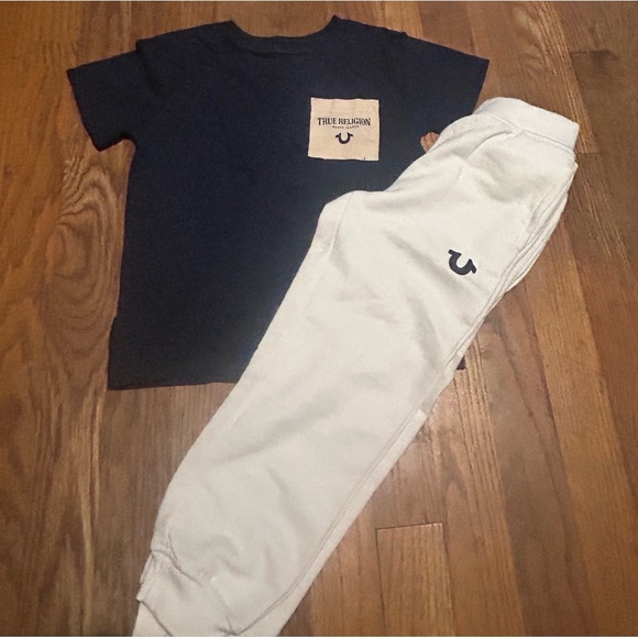 True Religion 2 piece set - Picture 1 of 4